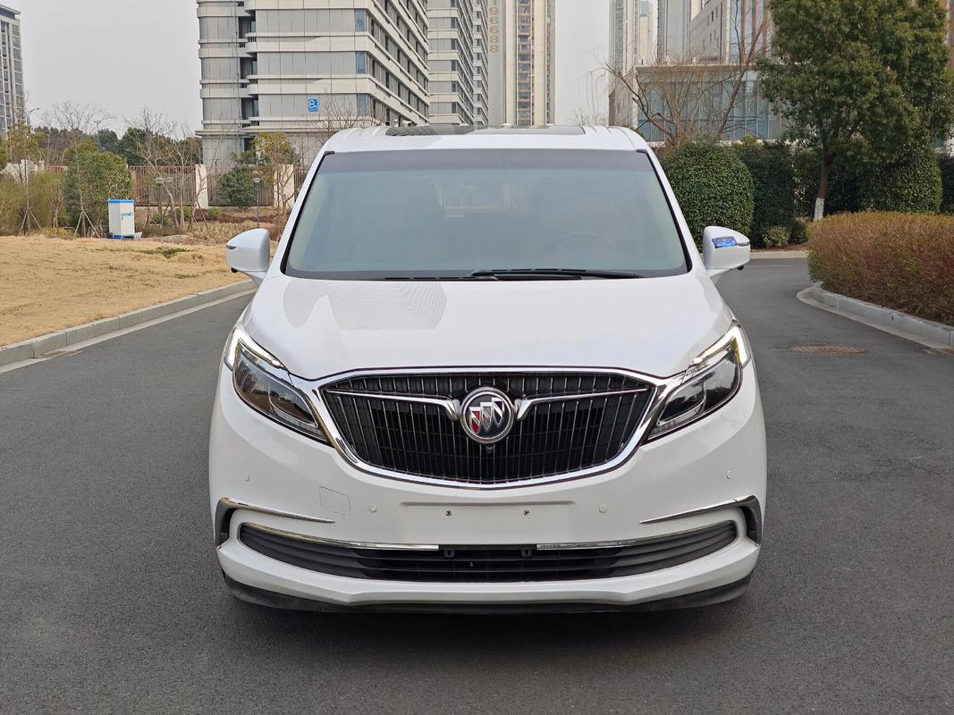 【17款别克gl8图片,17款别克gl8配置表】